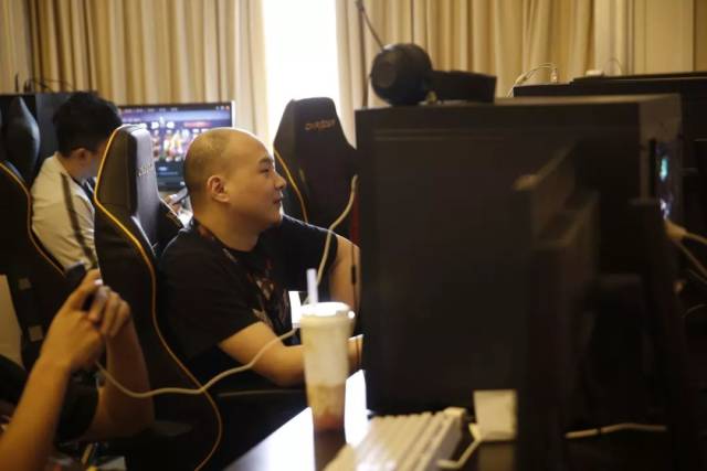 英雄联盟MSI半决赛的第一天，RNG vs EG官方比分预测