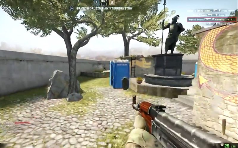 Uzi微博分享健身照片：上海最近下雨，跑的很爽