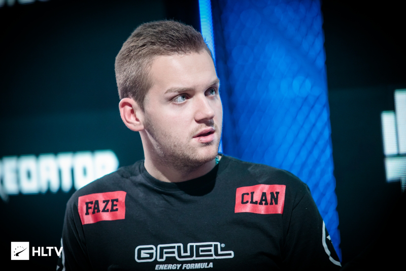 T1教练金晶洙谈队伍上单引援失败，T1曾想招募TheShy